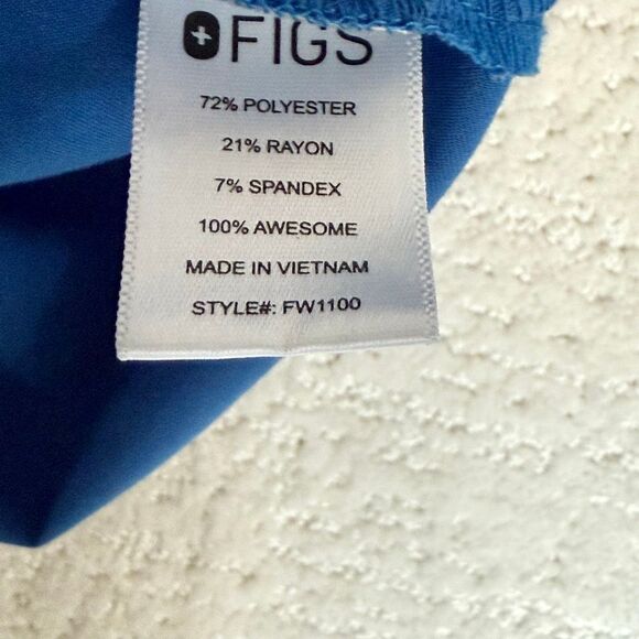 Figs Scrub Set Casma 2-Pocket V Neck and Zamora Jogger Bottoms Technical Collect - Picture 9 of 16